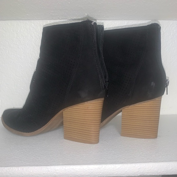 Black heeled booties - Picture 5 of 5